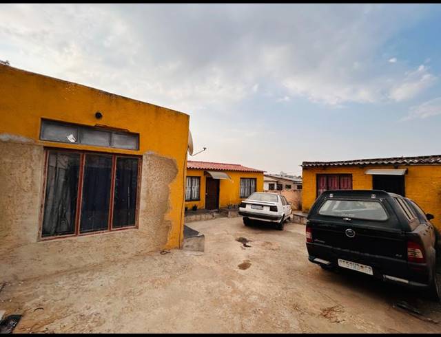 2 BEDROOM HOUSE FOR SALE IN ENTSHONALANGA